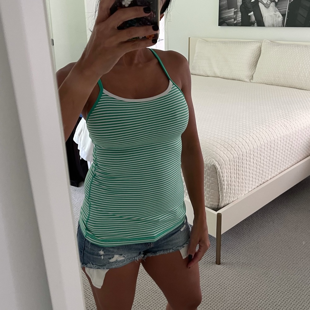 Lululemon tank • Size 4 - Picture 2 of 6